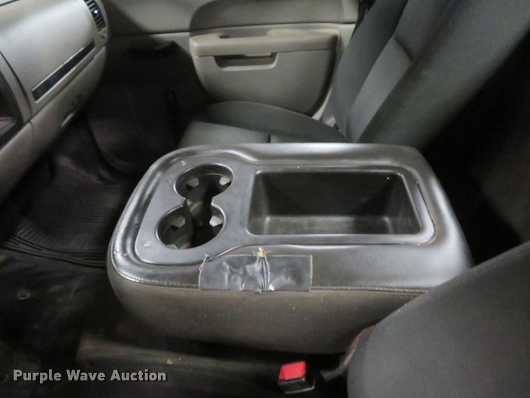 image for item DH1054 2011 GMC Sierra 2500HD  utility bed pickup truck