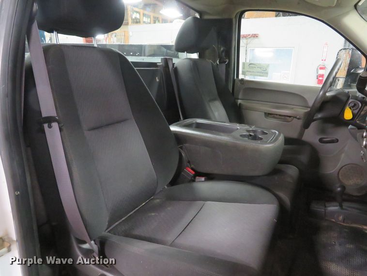 image for item DH1054 2011 GMC Sierra 2500HD  utility bed pickup truck