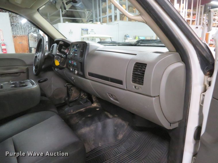 image for item DH1054 2011 GMC Sierra 2500HD  utility bed pickup truck