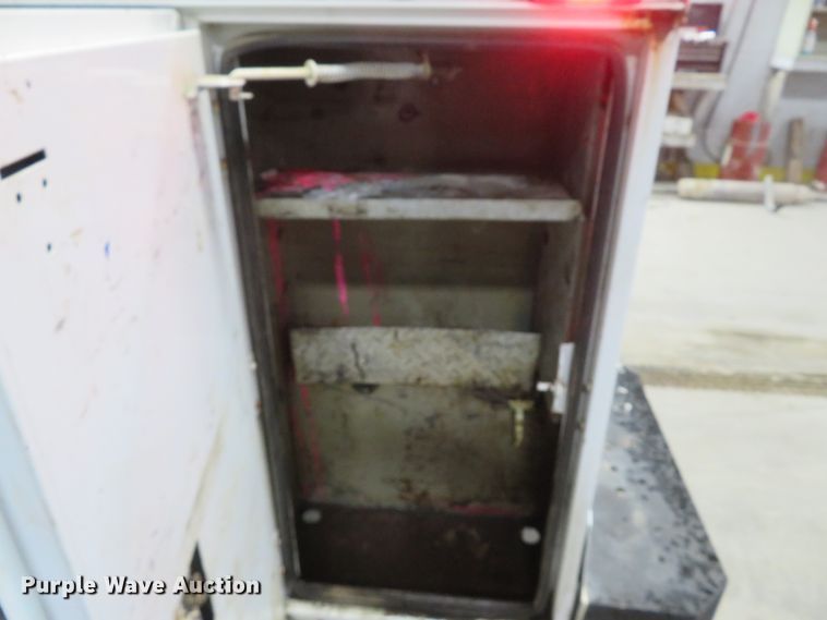 image for item DH1054 2011 GMC Sierra 2500HD  utility bed pickup truck