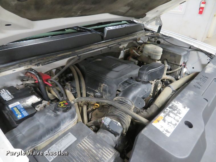 image for item DH1054 2011 GMC Sierra 2500HD  utility bed pickup truck