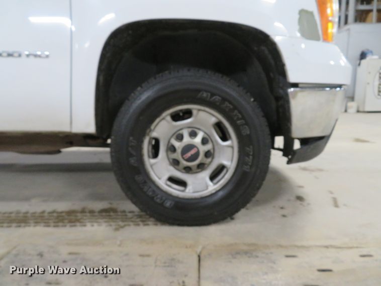 image for item DH1054 2011 GMC Sierra 2500HD  utility bed pickup truck