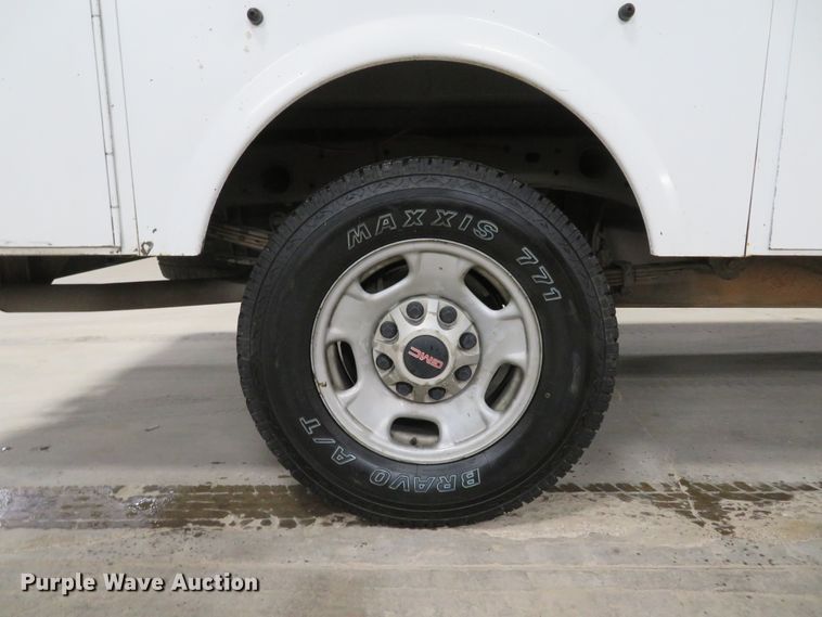 image for item DH1054 2011 GMC Sierra 2500HD  utility bed pickup truck