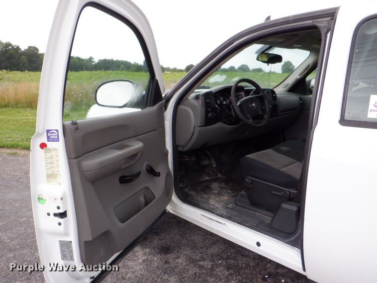 image for item DH1056 2008 Chevrolet Silverado 2500  Ext. Cab utility bed pickup truck