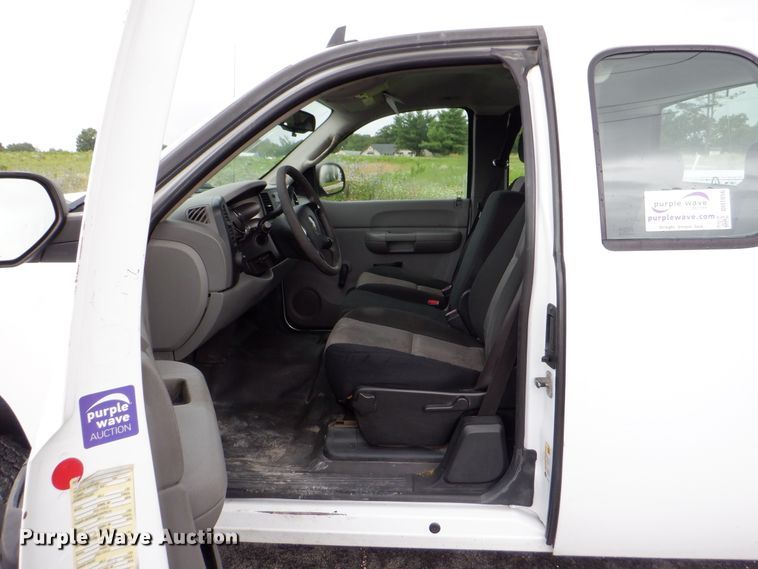 image for item DH1056 2008 Chevrolet Silverado 2500  Ext. Cab utility bed pickup truck