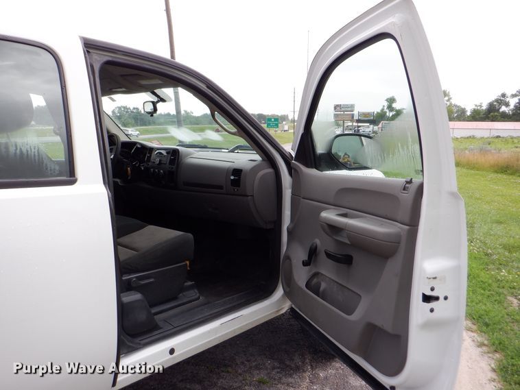 image for item DH1056 2008 Chevrolet Silverado 2500  Ext. Cab utility bed pickup truck