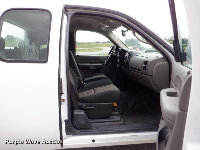 image for item DH1056 2008 Chevrolet Silverado 2500  Ext. Cab utility bed pickup truck