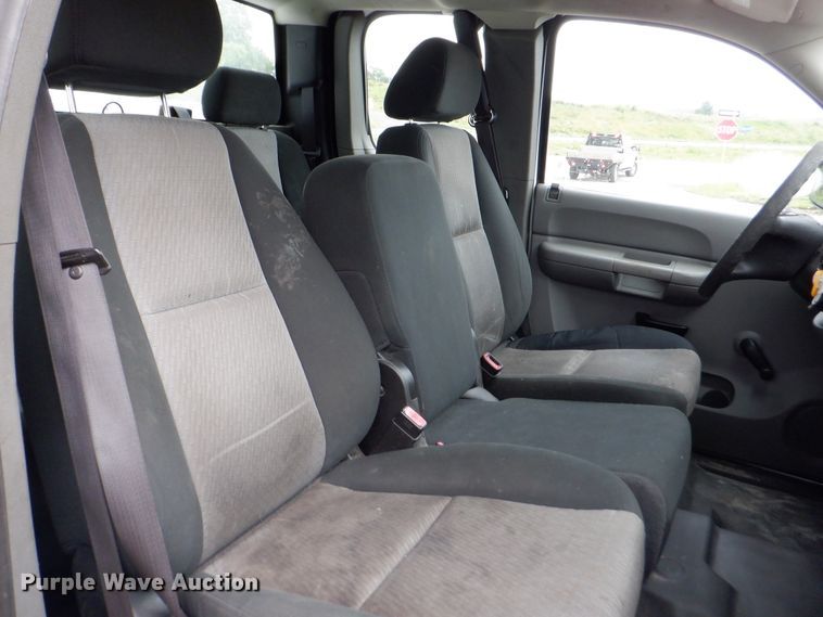 image for item DH1056 2008 Chevrolet Silverado 2500  Ext. Cab utility bed pickup truck