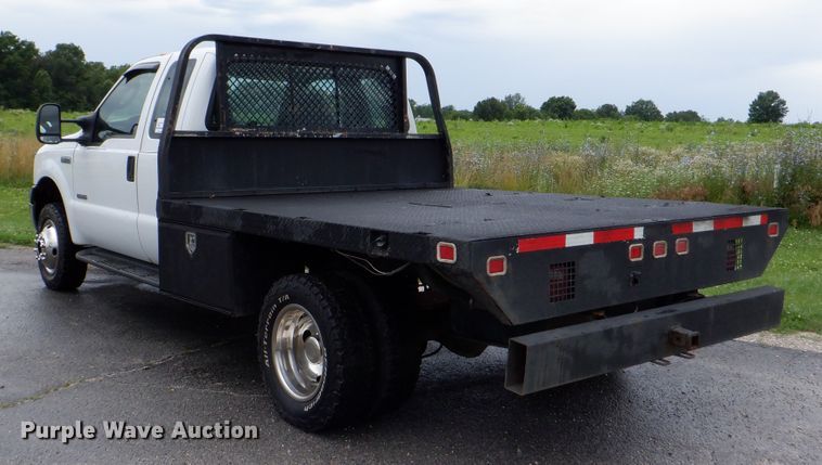 image for item DH1060 2006 Ford F350 Super Duty XL  SuperCab flatbed pickup truck