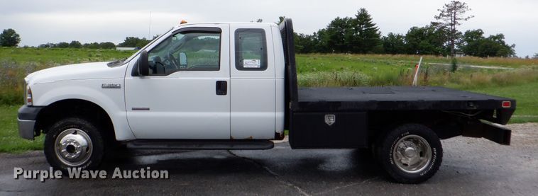 image for item DH1060 2006 Ford F350 Super Duty XL  SuperCab flatbed pickup truck