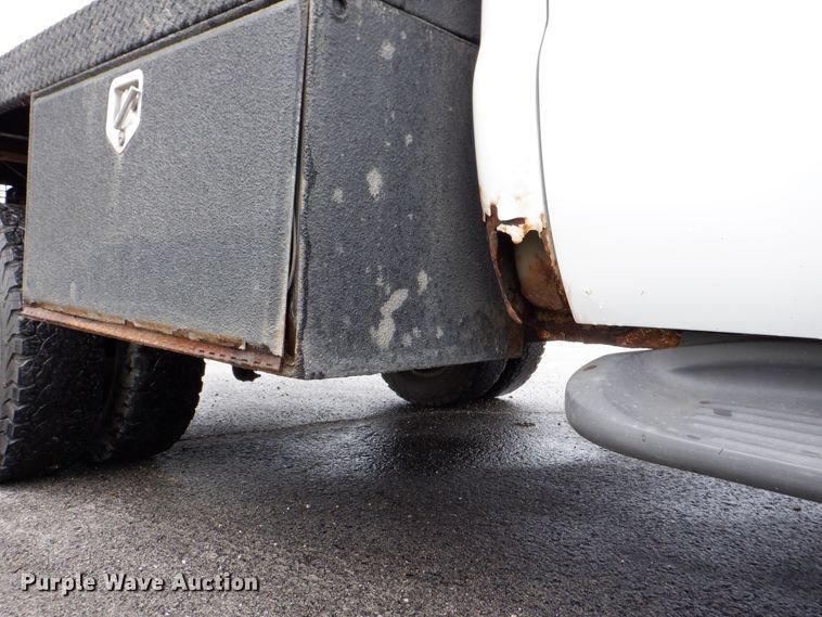 image for item DH1060 2006 Ford F350 Super Duty XL  SuperCab flatbed pickup truck