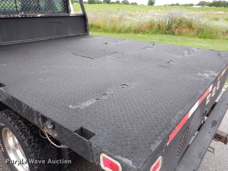 image for item DH1060 2006 Ford F350 Super Duty XL  SuperCab flatbed pickup truck