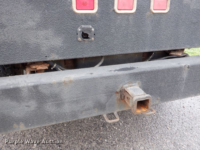 image for item DH1060 2006 Ford F350 Super Duty XL  SuperCab flatbed pickup truck