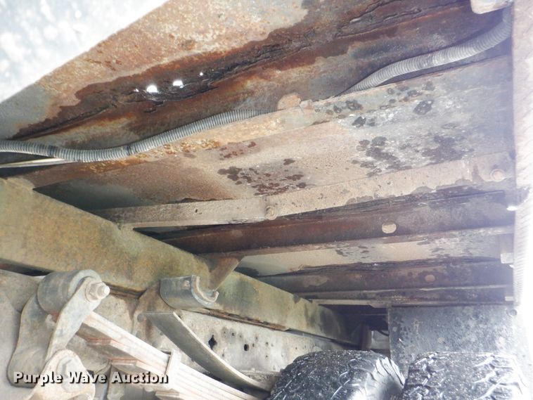 image for item DH1060 2006 Ford F350 Super Duty XL  SuperCab flatbed pickup truck