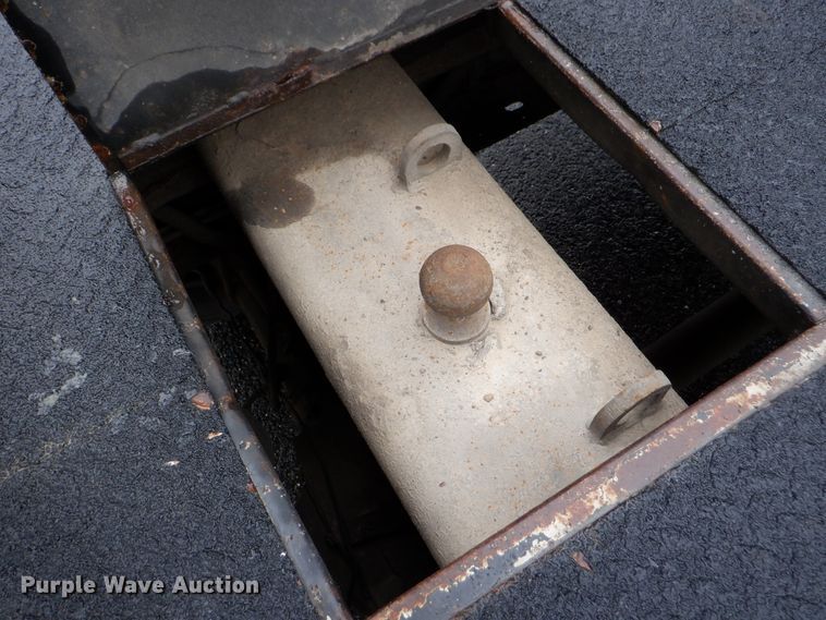 image for item DH1060 2006 Ford F350 Super Duty XL  SuperCab flatbed pickup truck