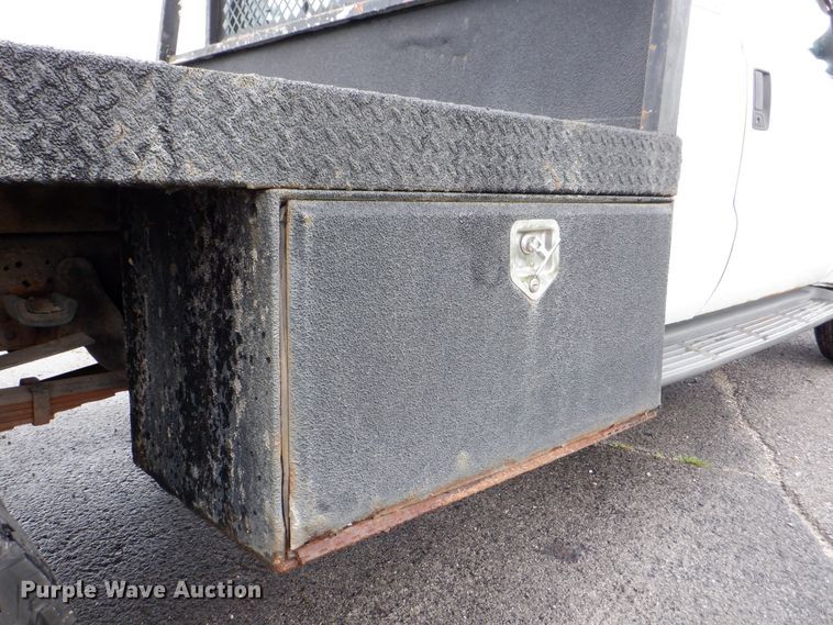 image for item DH1060 2006 Ford F350 Super Duty XL  SuperCab flatbed pickup truck