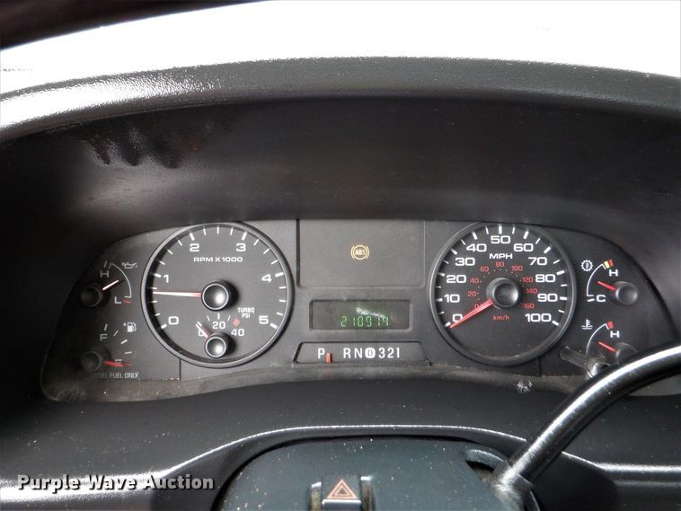 image for item DH1060 2006 Ford F350 Super Duty XL  SuperCab flatbed pickup truck