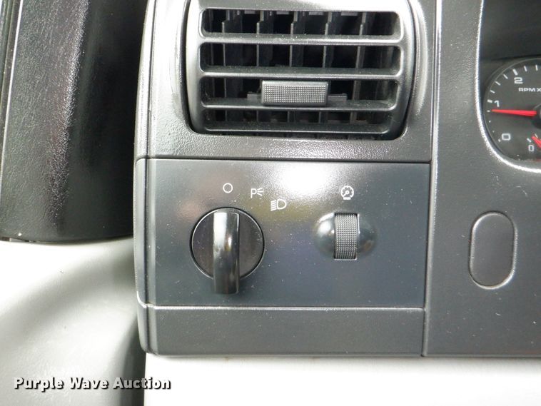 image for item DH1060 2006 Ford F350 Super Duty XL  SuperCab flatbed pickup truck