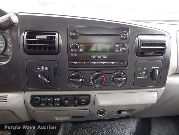 image for item DH1060 2006 Ford F350 Super Duty XL  SuperCab flatbed pickup truck