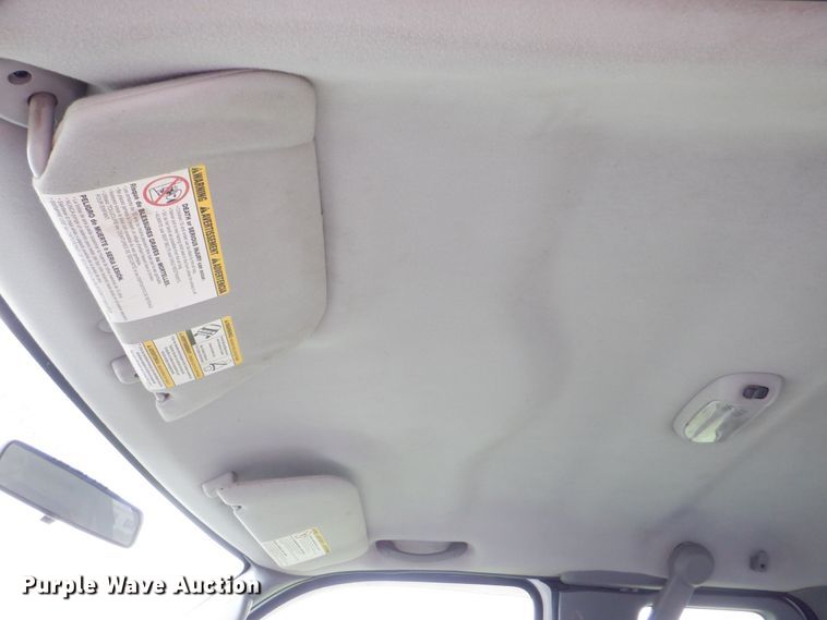 image for item DH1060 2006 Ford F350 Super Duty XL  SuperCab flatbed pickup truck