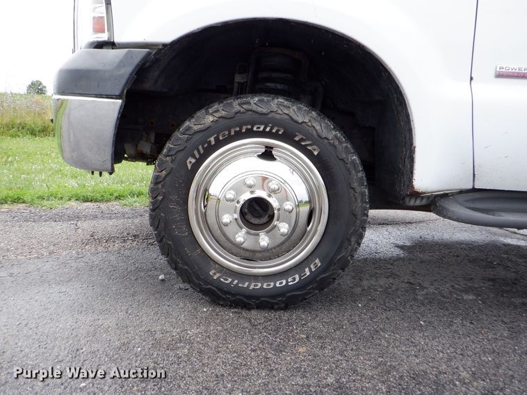 image for item DH1060 2006 Ford F350 Super Duty XL  SuperCab flatbed pickup truck