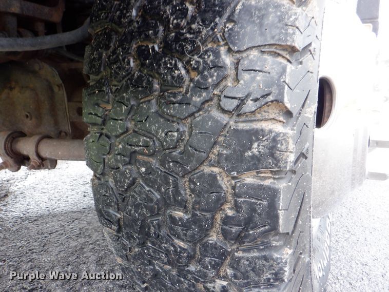 image for item DH1060 2006 Ford F350 Super Duty XL  SuperCab flatbed pickup truck