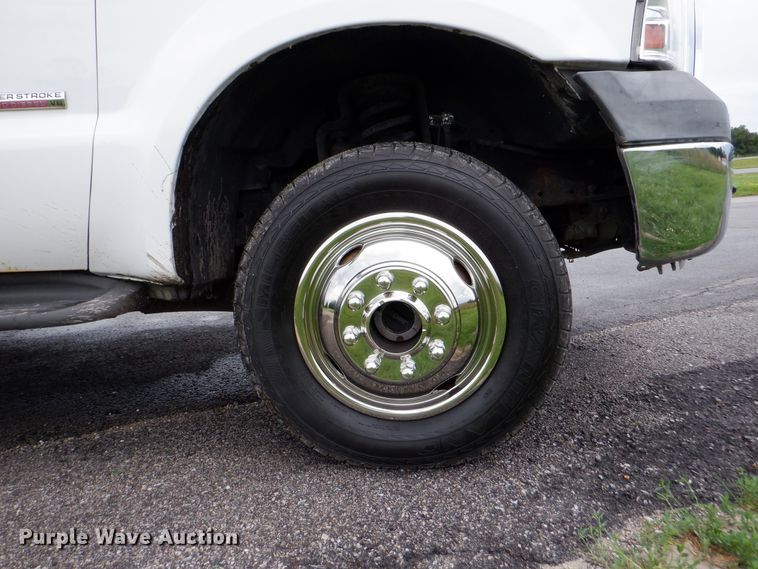 image for item DH1060 2006 Ford F350 Super Duty XL  SuperCab flatbed pickup truck