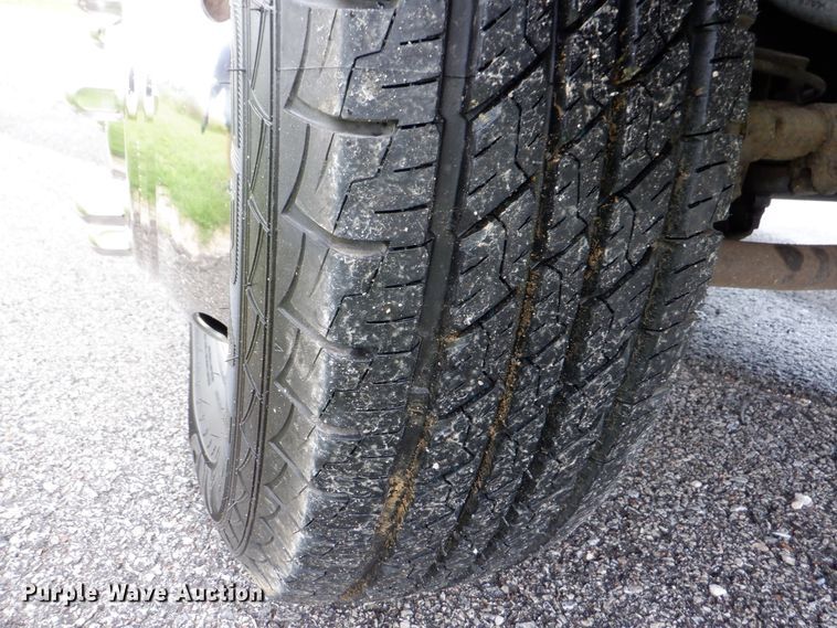 image for item DH1060 2006 Ford F350 Super Duty XL  SuperCab flatbed pickup truck