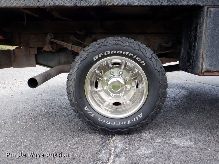 image for item DH1060 2006 Ford F350 Super Duty XL  SuperCab flatbed pickup truck