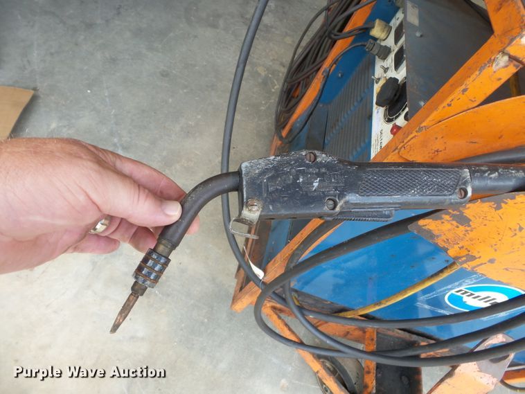 image for item DH3800 Miller Deltaweld 450 wire feed welder