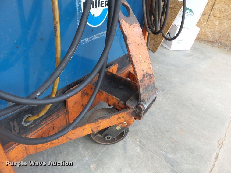 image for item DH3800 Miller Deltaweld 450 wire feed welder