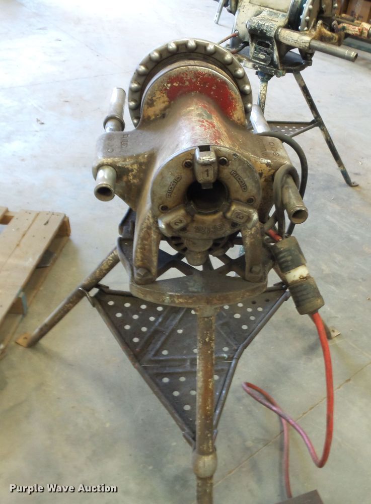 image for item DH3815 (2) Rigid 300 pipe threaders