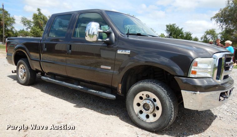 image for item DH6511 2006 Ford F250 Super Duty XLT  Crew Cab pickup truck