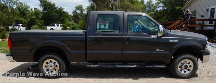 image for item DH6511 2006 Ford F250 Super Duty XLT  Crew Cab pickup truck