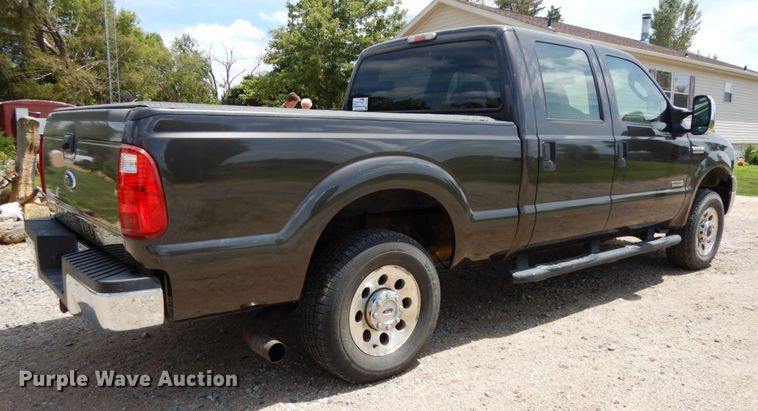 image for item DH6511 2006 Ford F250 Super Duty XLT  Crew Cab pickup truck