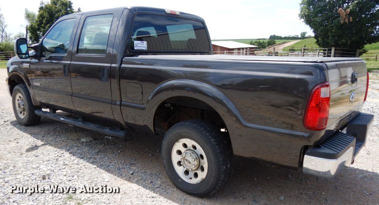 image for item DH6511 2006 Ford F250 Super Duty XLT  Crew Cab pickup truck