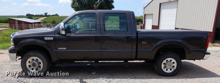 image for item DH6511 2006 Ford F250 Super Duty XLT  Crew Cab pickup truck