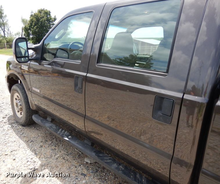 image for item DH6511 2006 Ford F250 Super Duty XLT  Crew Cab pickup truck
