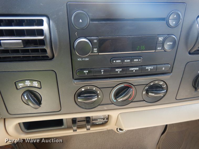 image for item DH6511 2006 Ford F250 Super Duty XLT  Crew Cab pickup truck