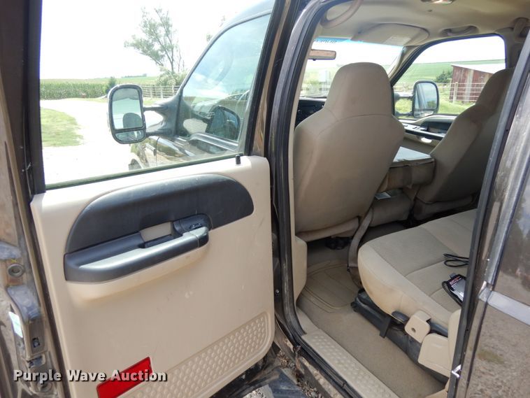 image for item DH6511 2006 Ford F250 Super Duty XLT  Crew Cab pickup truck