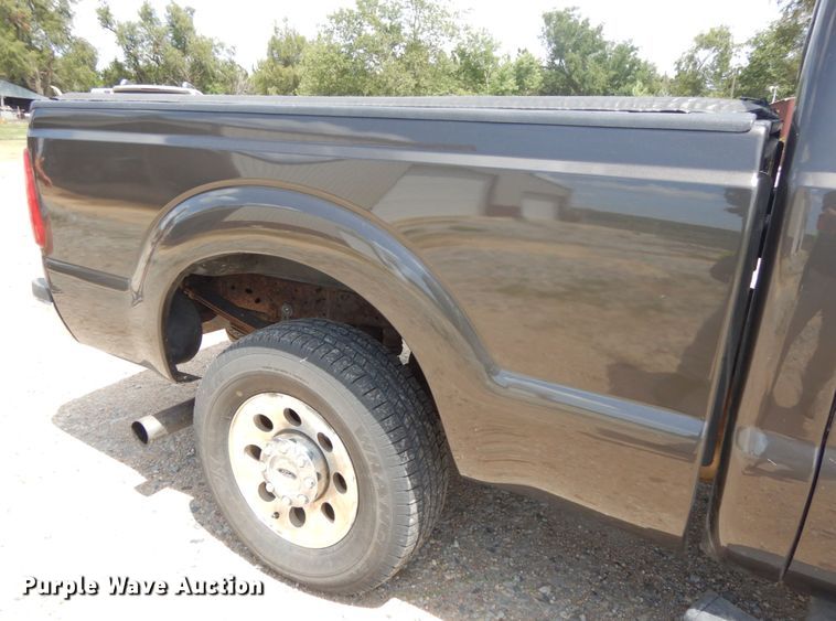 image for item DH6511 2006 Ford F250 Super Duty XLT  Crew Cab pickup truck