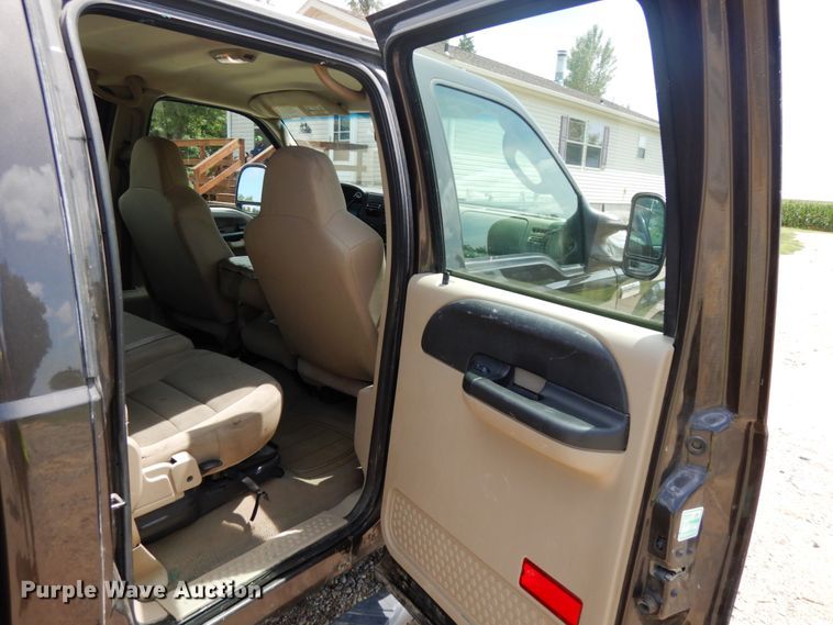 image for item DH6511 2006 Ford F250 Super Duty XLT  Crew Cab pickup truck