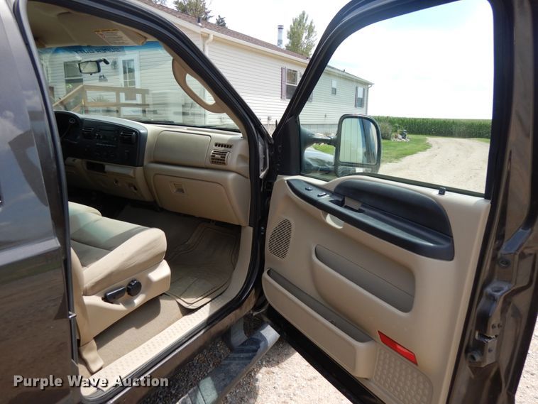 image for item DH6511 2006 Ford F250 Super Duty XLT  Crew Cab pickup truck