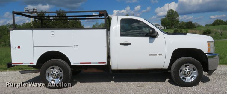 image for item DI2183 2011 Chevrolet Silverado 2500HD  utility bed pickup truck