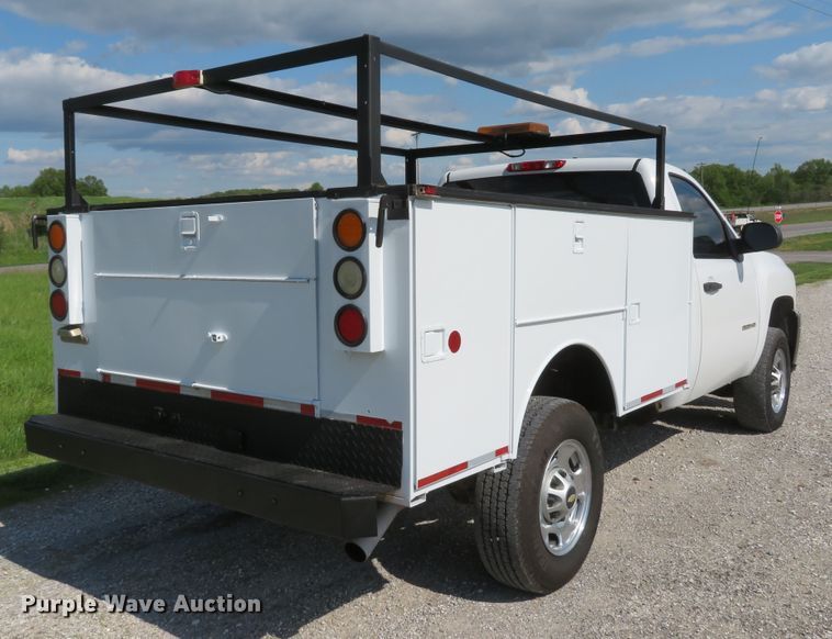 image for item DI2183 2011 Chevrolet Silverado 2500HD  utility bed pickup truck