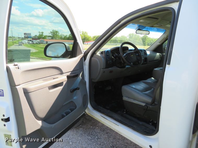 image for item DI2183 2011 Chevrolet Silverado 2500HD  utility bed pickup truck