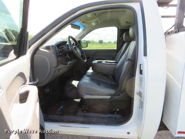 image for item DI2183 2011 Chevrolet Silverado 2500HD  utility bed pickup truck