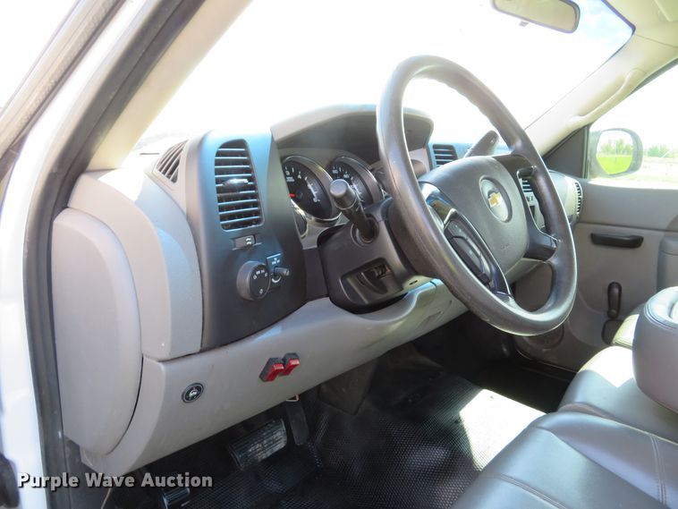 image for item DI2183 2011 Chevrolet Silverado 2500HD  utility bed pickup truck