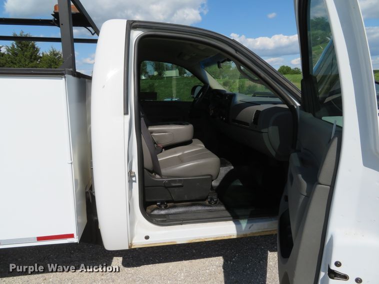 image for item DI2183 2011 Chevrolet Silverado 2500HD  utility bed pickup truck