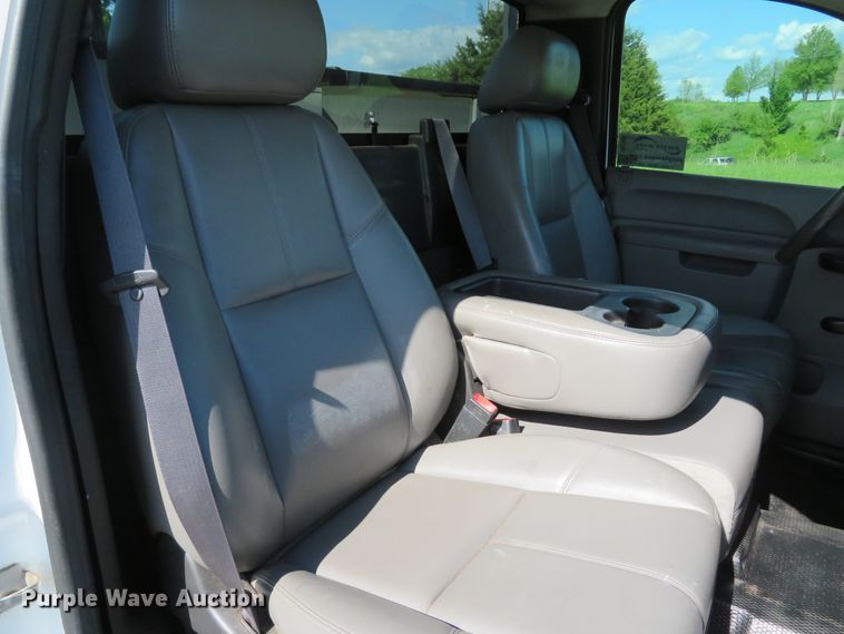 image for item DI2183 2011 Chevrolet Silverado 2500HD  utility bed pickup truck